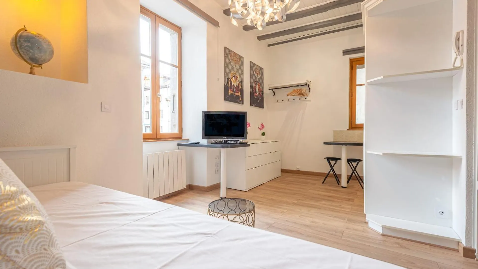 La Tour Medievale Au Centre Ville Annecy Apartman